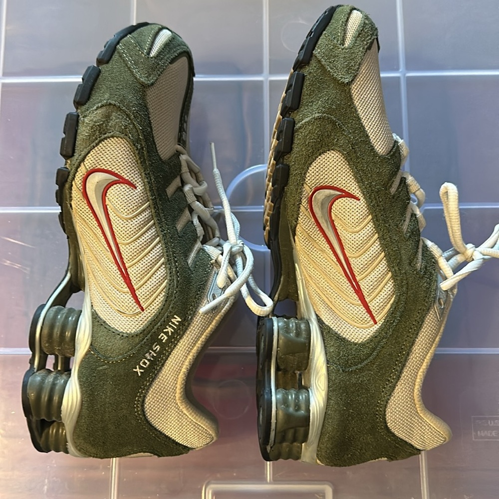NIKE SHOX GENTLY USED! Size 8.5M.  Colors olive green. - Picture 3 of 8